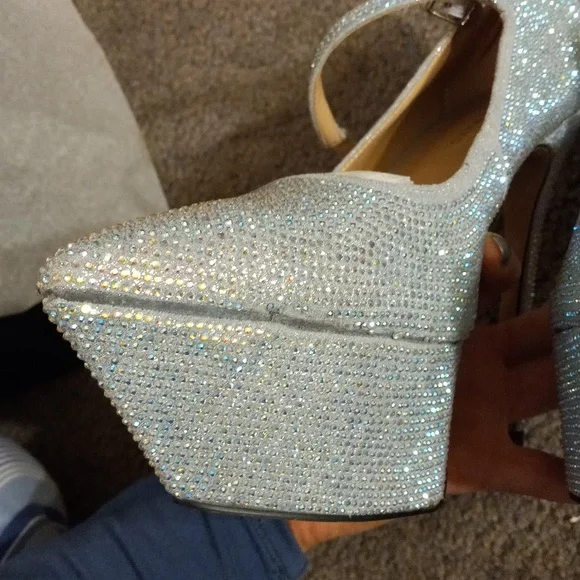 New FELIZ RHINESTONE EMBELLISHED PLATFORM STILETTO, size 10 - Picture 11 of 12
